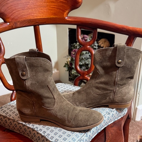 Preloved Great Condition Bass Suede Ankle Boots - Cynthia Brown - Picture 2 of 9